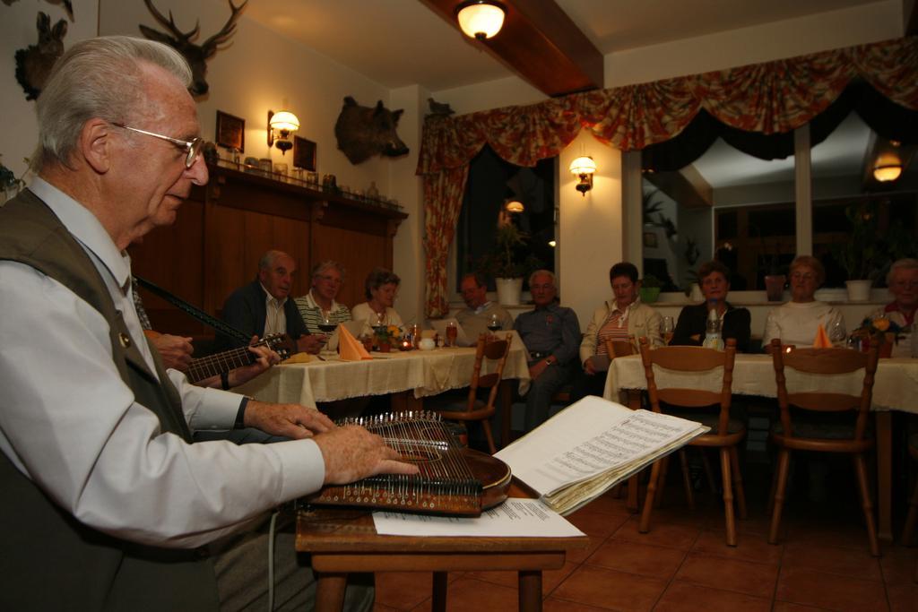 Hotel Haus Oberland Masserberg Exteriör bild