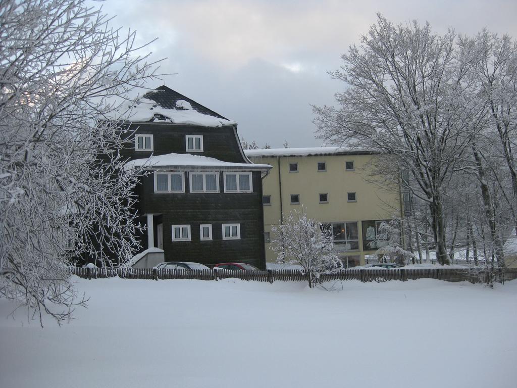 Hotel Haus Oberland Masserberg Exteriör bild