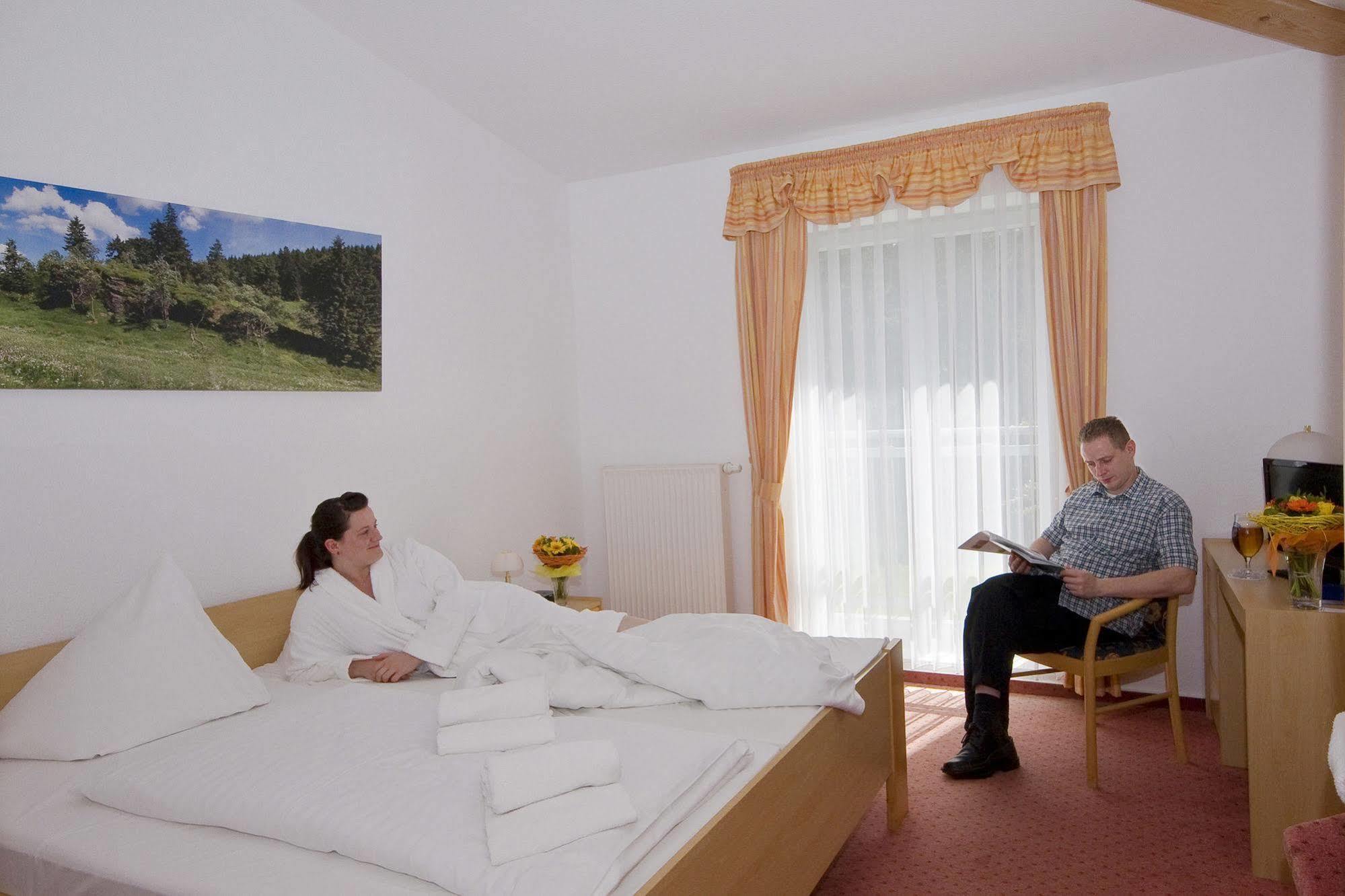 Hotel Haus Oberland Masserberg Exteriör bild